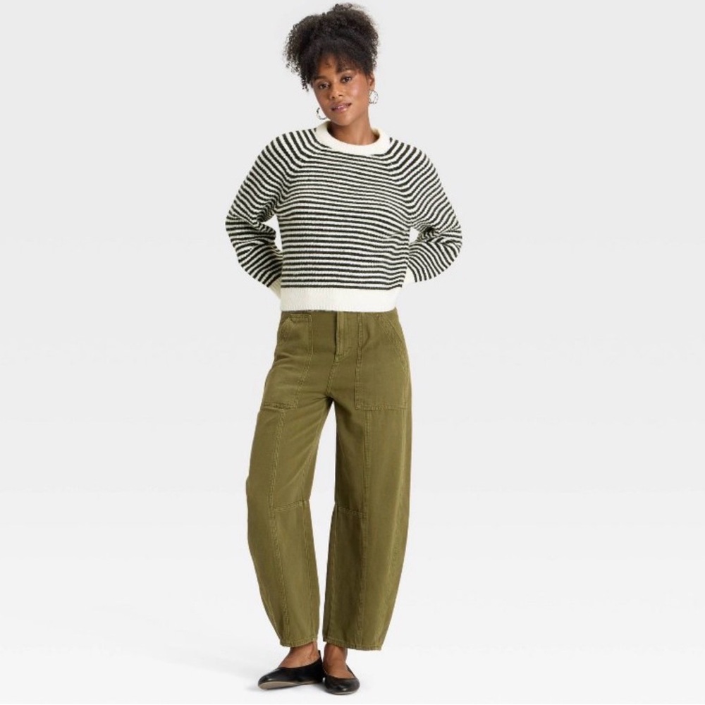 Universal Thread Black and White Sweater